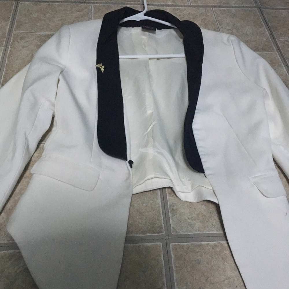 Blazer - Picture 2 of 2